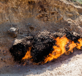 Yanar Dag: la Montagna dal fuoco perenne in Azerbaijan