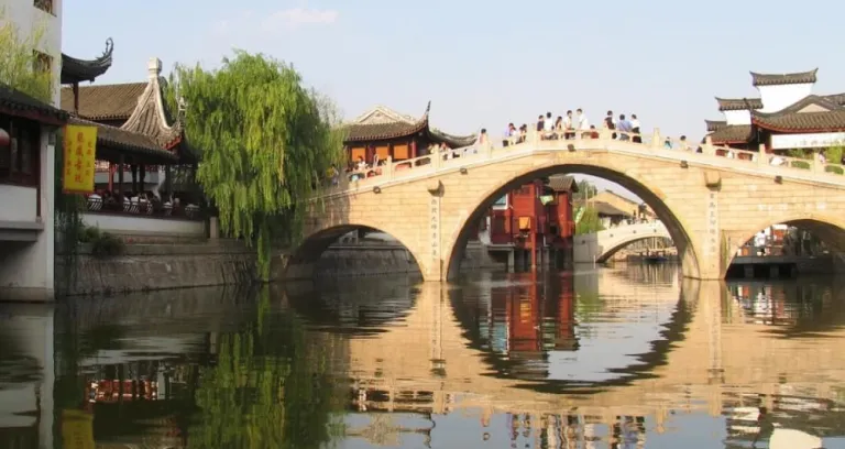 Ponte Riflesso Dell Acqua Storico