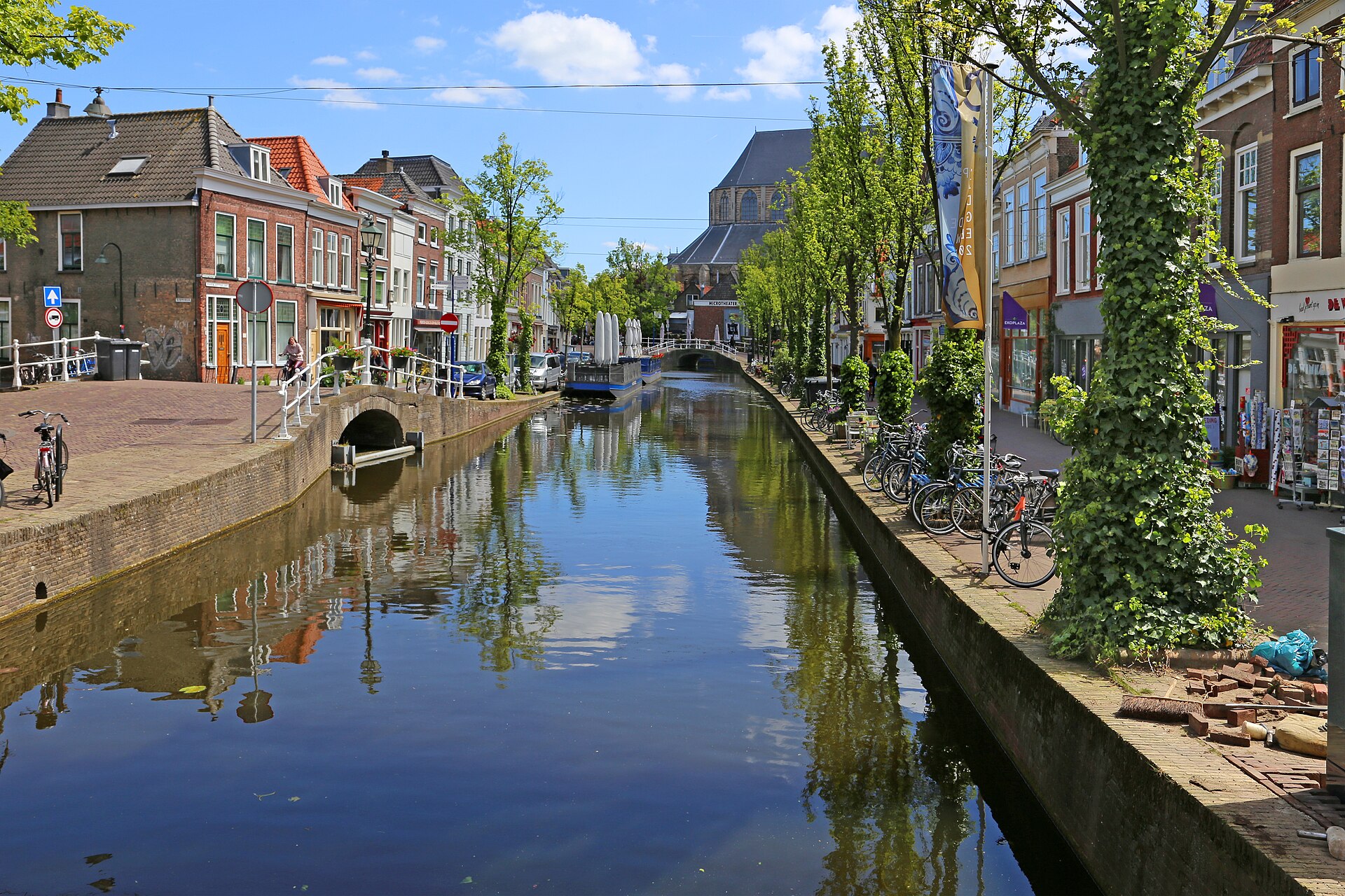 00 0781 canal in delft nl