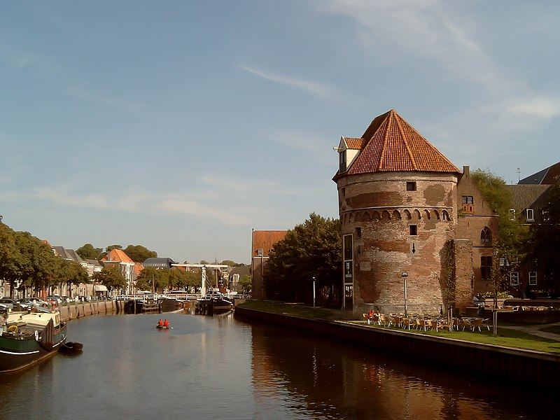 2006 09 14 15 12 zwolle toren bij oude stadsmuur met vliet en brug