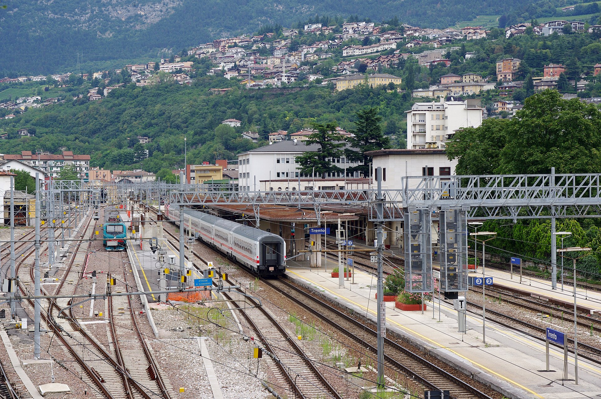 20110727trentorailwaystation6521