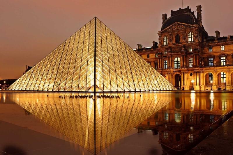 parigi louvre piramide