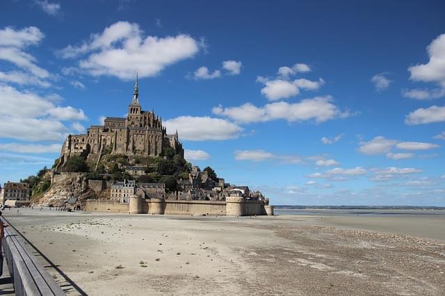 Mont Saint Michel con la bassa marea