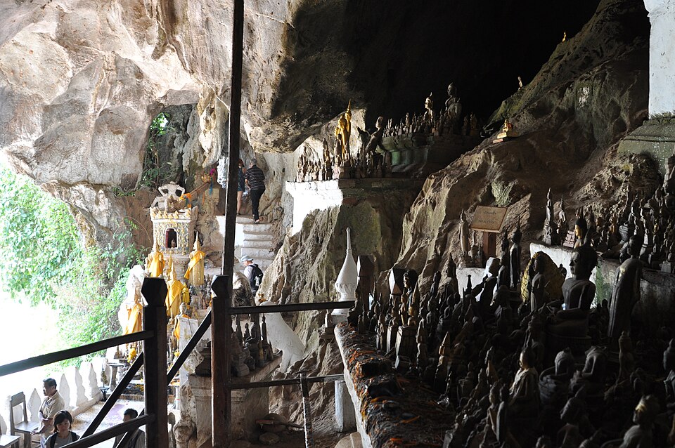 a broad overview inside the lower level cave at pak ou 14601922701