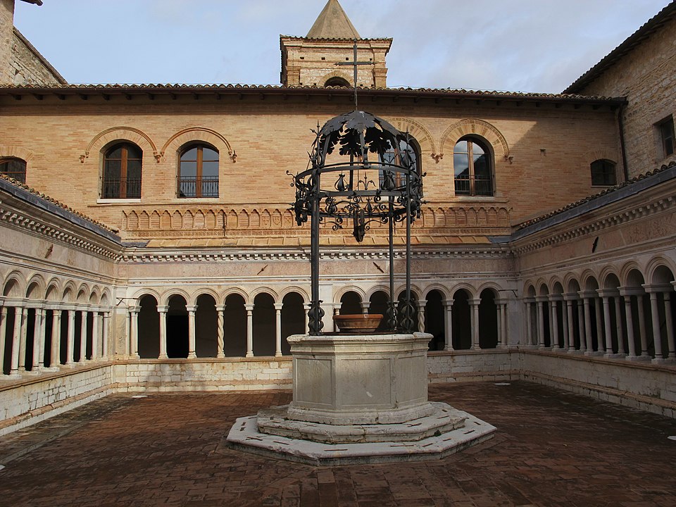 abbazia di sassovivo chiostro 01 1