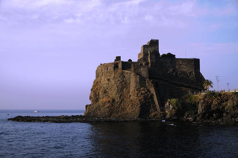 aci castello normanno