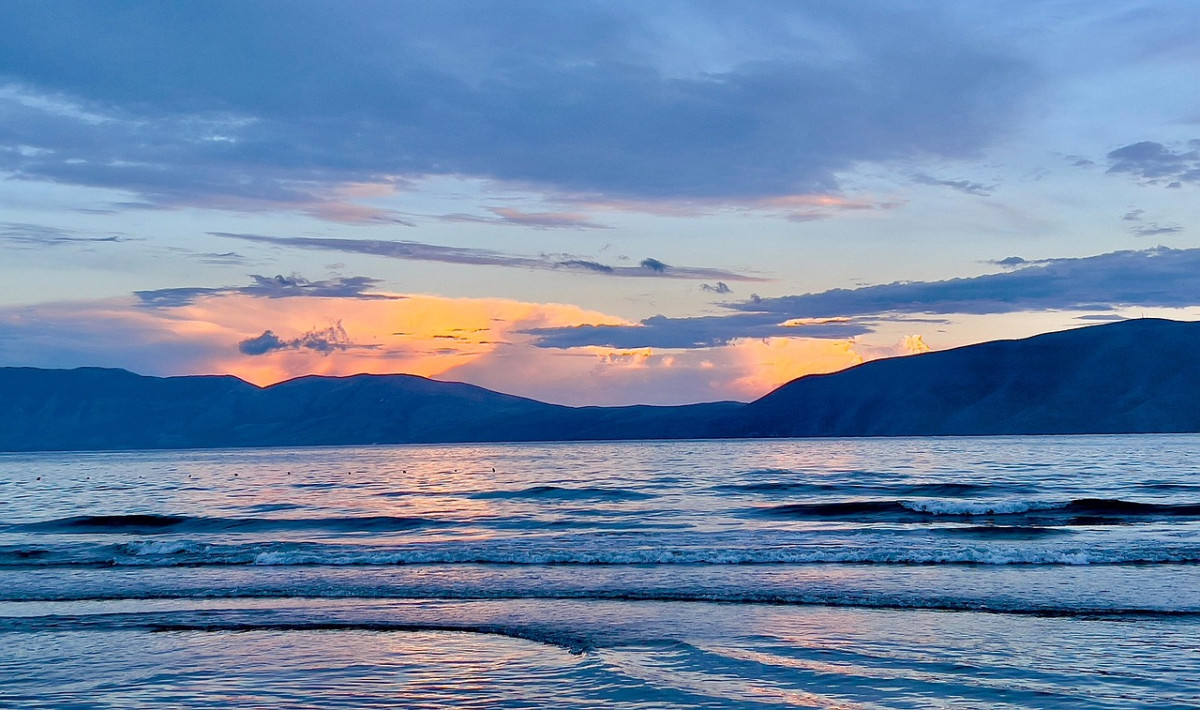 albania mare spiaggia nuvole