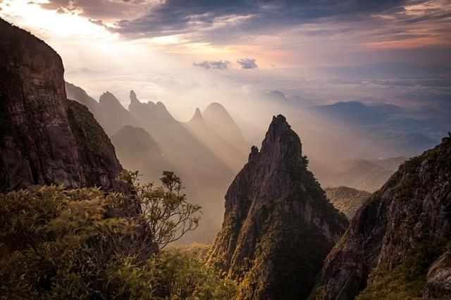 amanhecer paesaggio montuoso