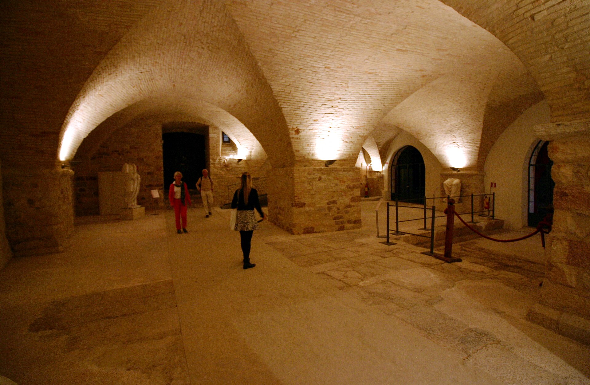 ancientcellar ruinsoftheancientromanforum assisi2016
