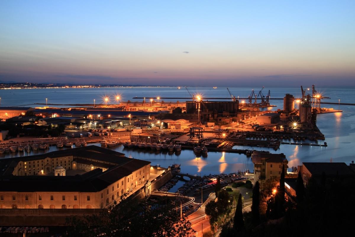 ancona mare monumento porto