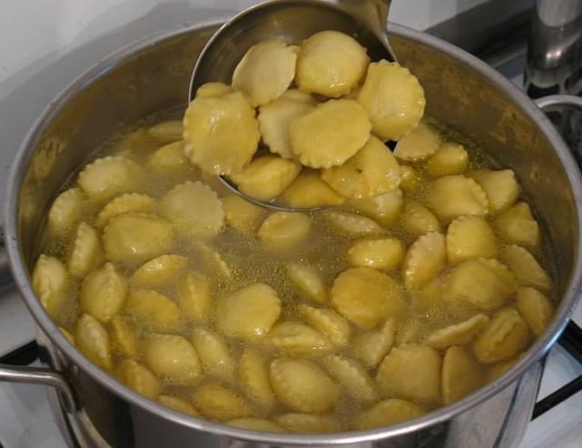 anolini fatti in casa con il brodo