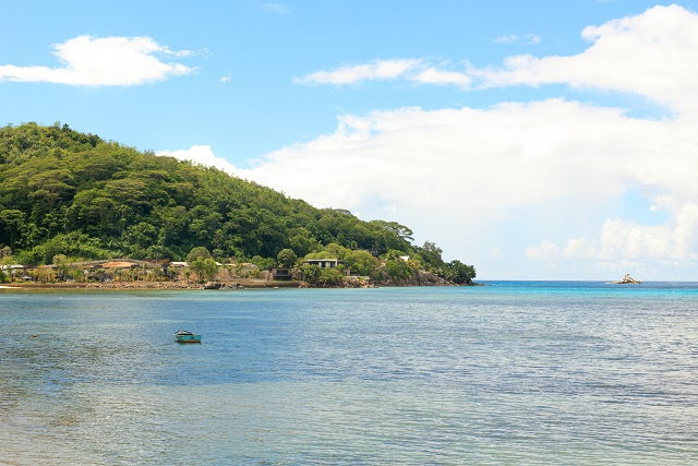 anse aux poules bleues baie lazare seychelles