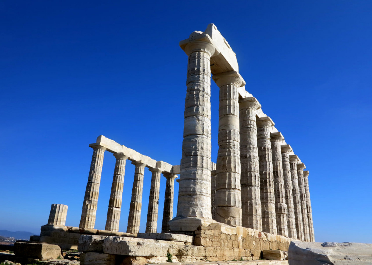 antico tempio di poseidone a capo sunio in attica grecia