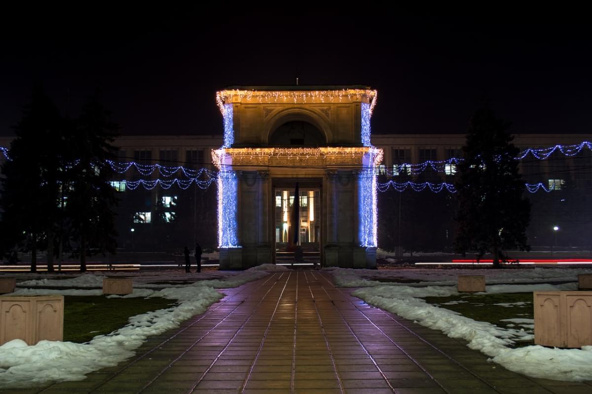 arco di trionfo piazza centrale chisinau