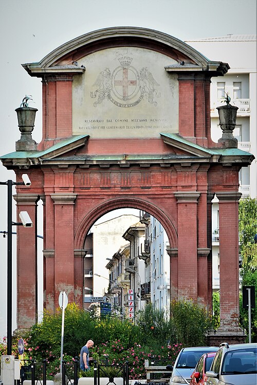 arco piazza genova
