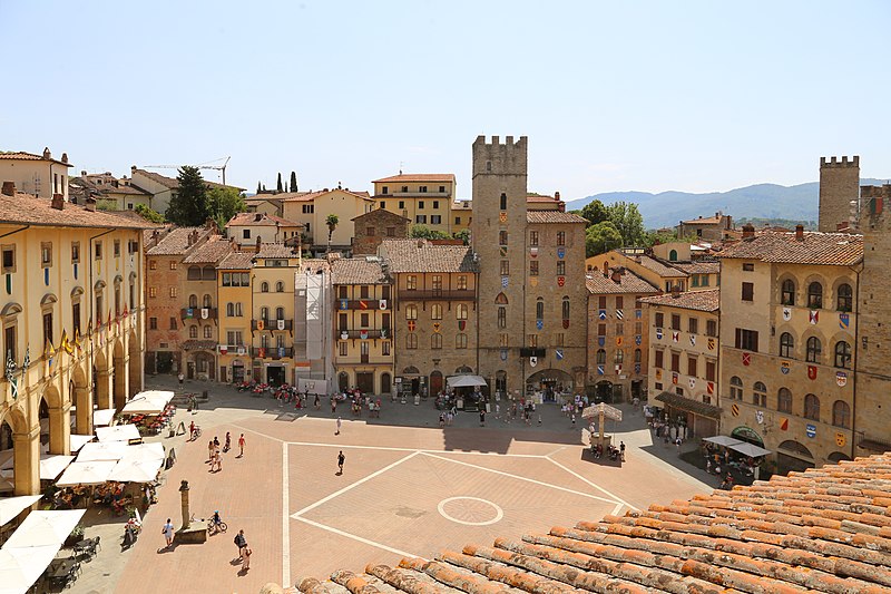 arezzo fraternita dei laici veduta su piazza grande 1