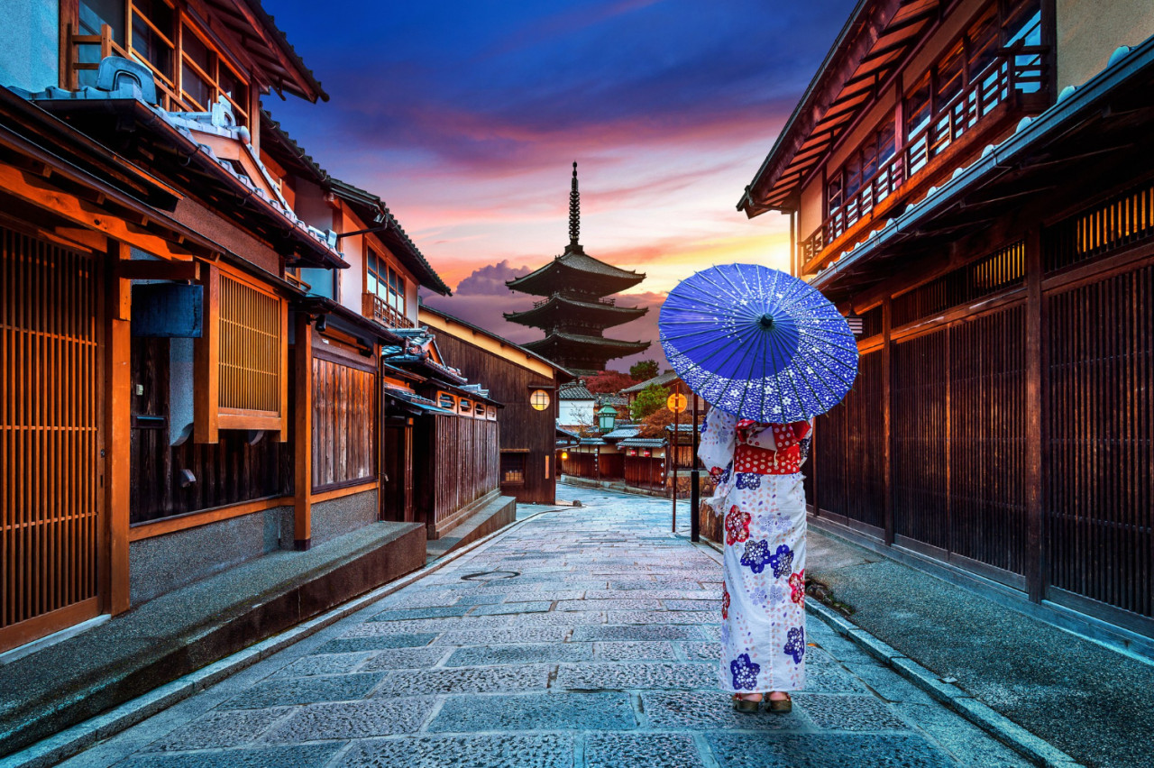 asian woman wearing japanese traditional kimono yasaka pagoda sannen zaka street kyoto japan