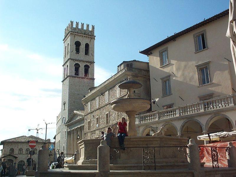 assisi palazzo del capitano del popolo torre