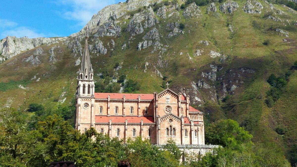 asturias covadonga chiesa