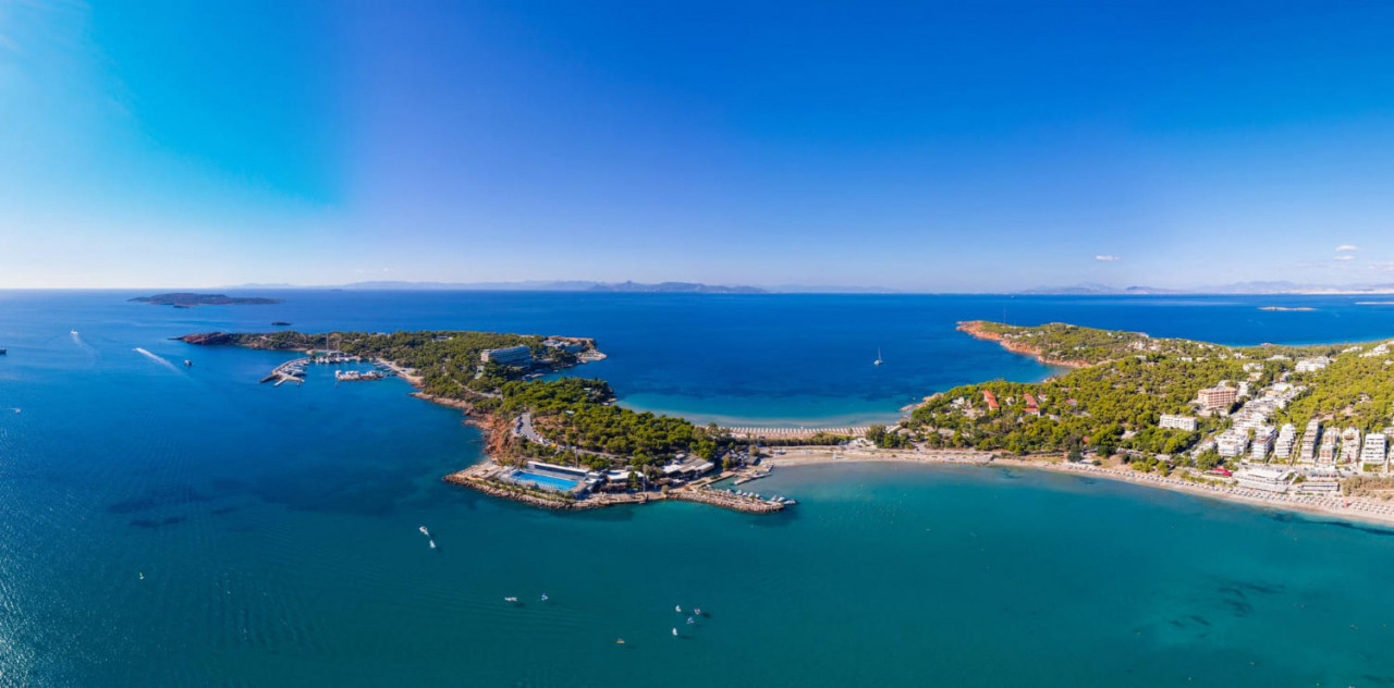 atene grecia riviera asteras vouliagmeni panorama vista aerea drone