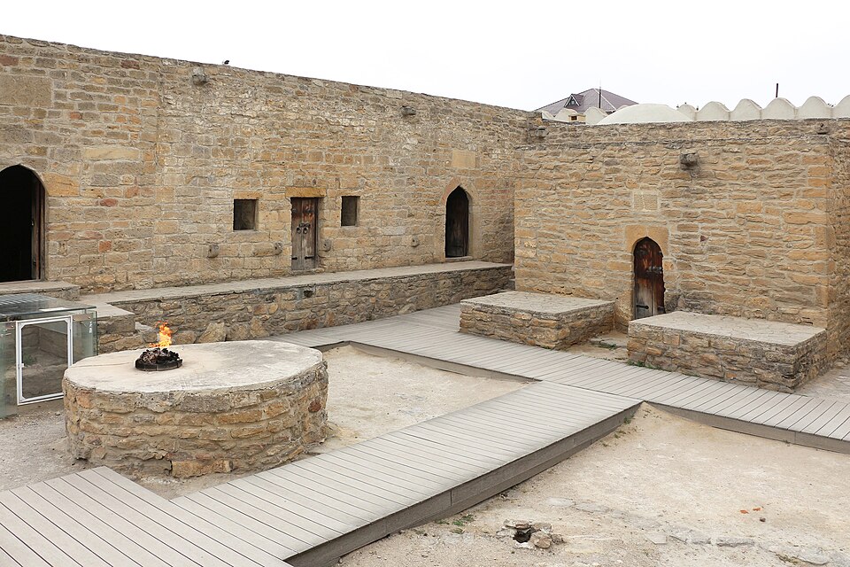 ateshgah zoroastrian fire temple baku