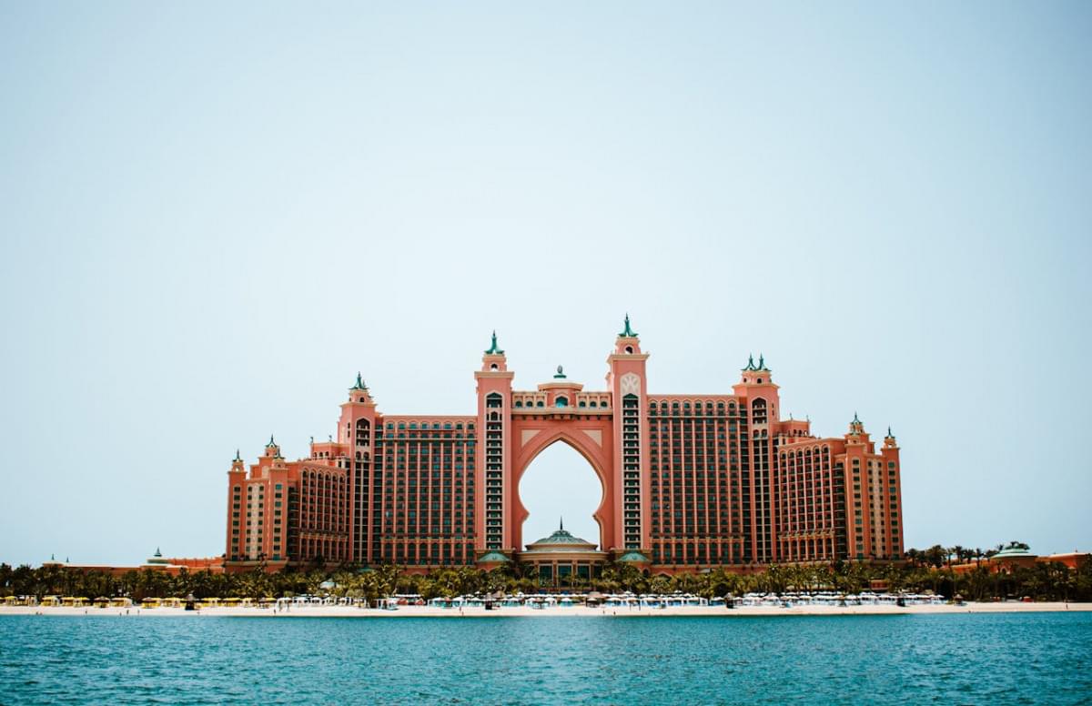 atlantis the palm near the ocean