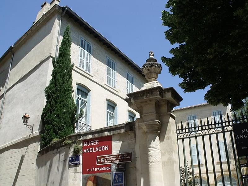 avignon square pierre de deimier musee angladon