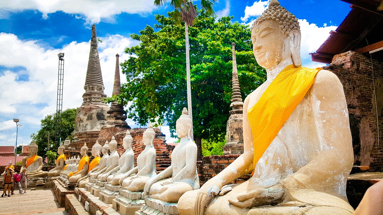ayutthaya statue budda in fila