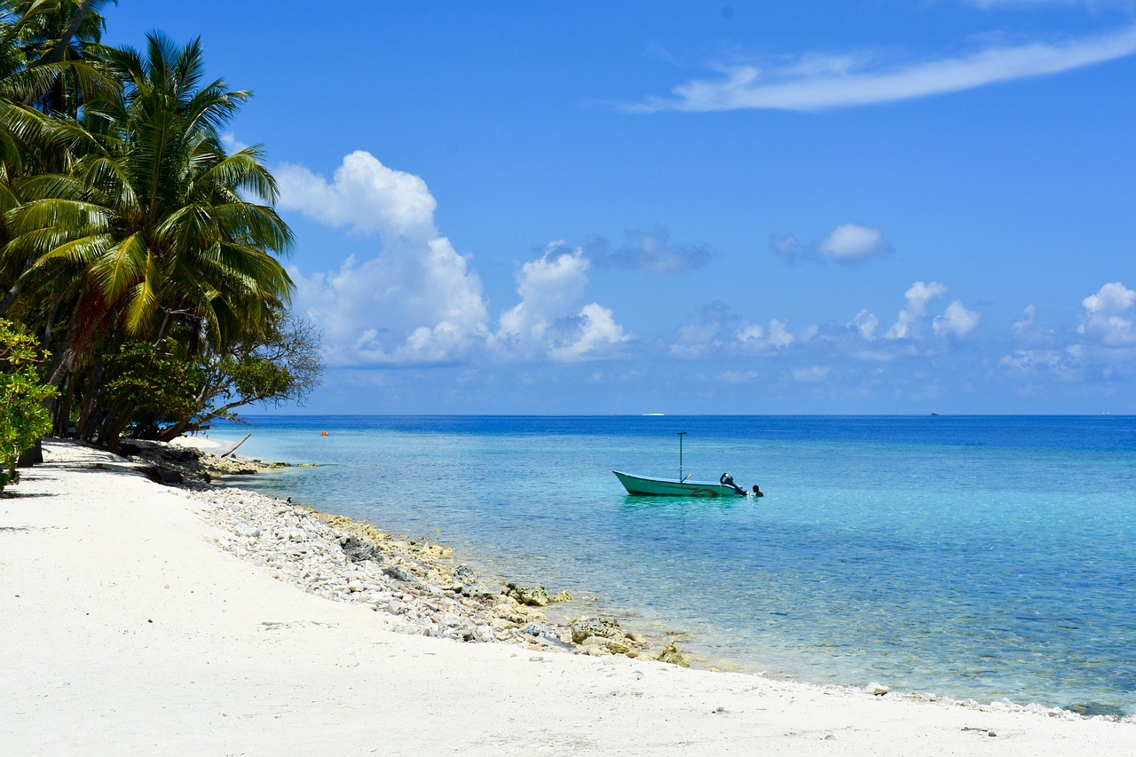 baa dharavandhoo maldive spiaggia