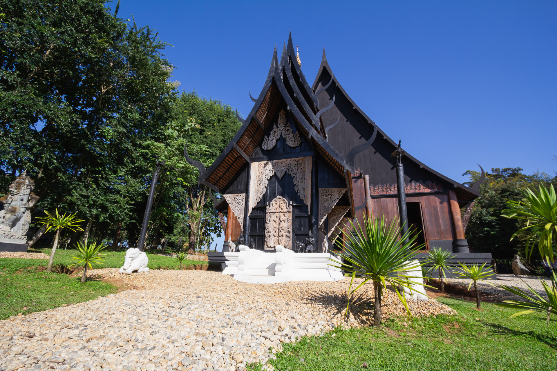 baan dam museum black house baan dam is chiang rai artist home thailan