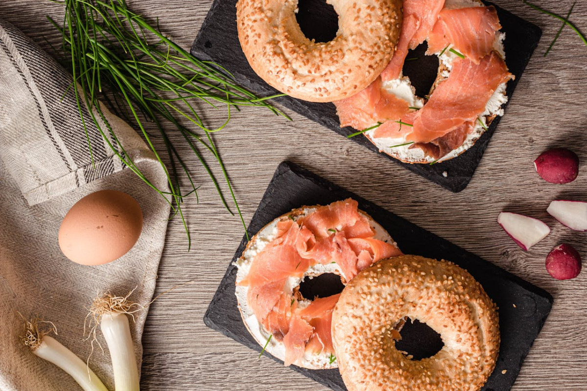 bagel with salmon 1