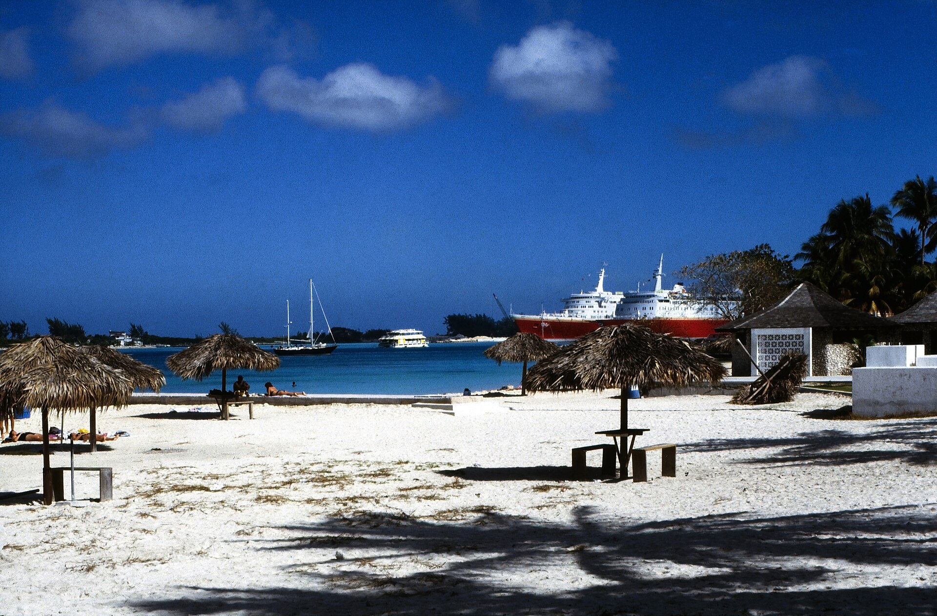 bahamas1988 159 newprovidencenassau 23718281755