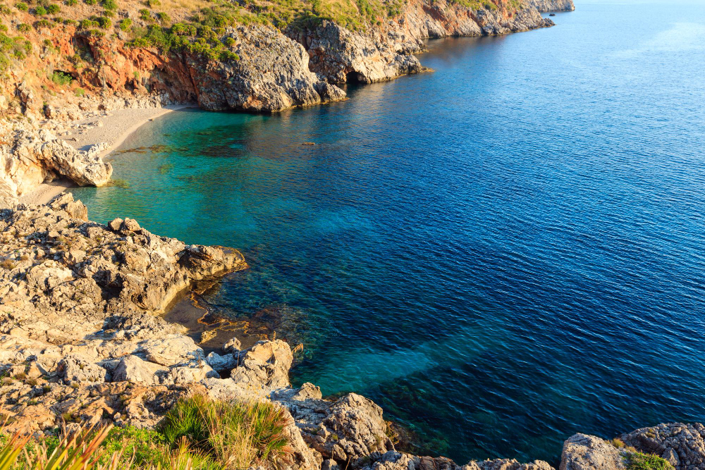 baia del mare nel parco dello zingaro sicilia italia