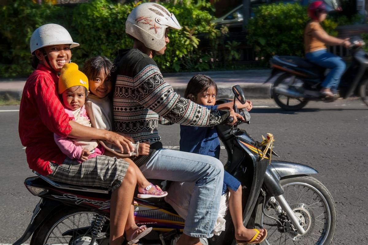 bali traffico bici in famiglia 1