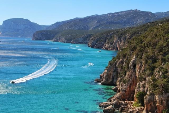 barca a largo di cala luna sardegna