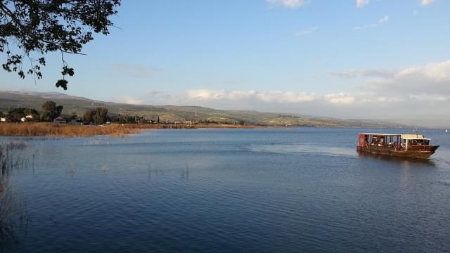 barca nel lago tiberiade