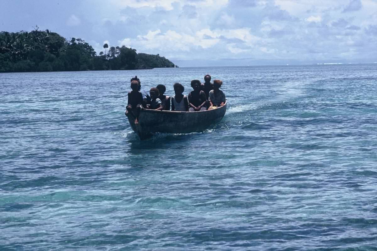 barca sulle coste delle isole salomone