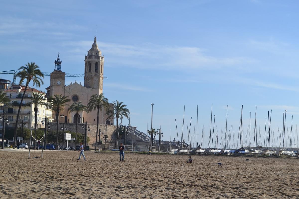 barcellona sitges spiaggia chiesa 1