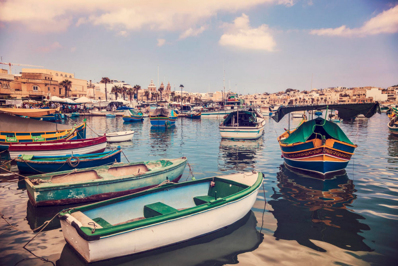 barche colorate al paesino di pescatori maltese marsaxlokk malta 1