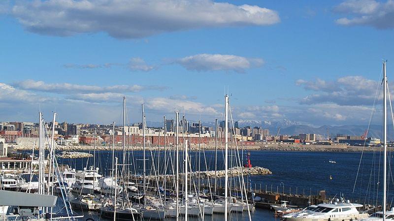 barche nel porto di napoli