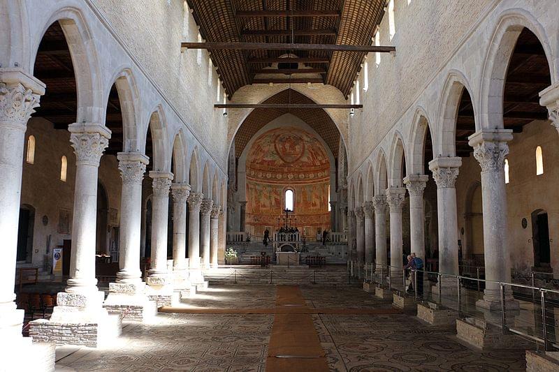 basilica di aquileia interno navata centrale 01