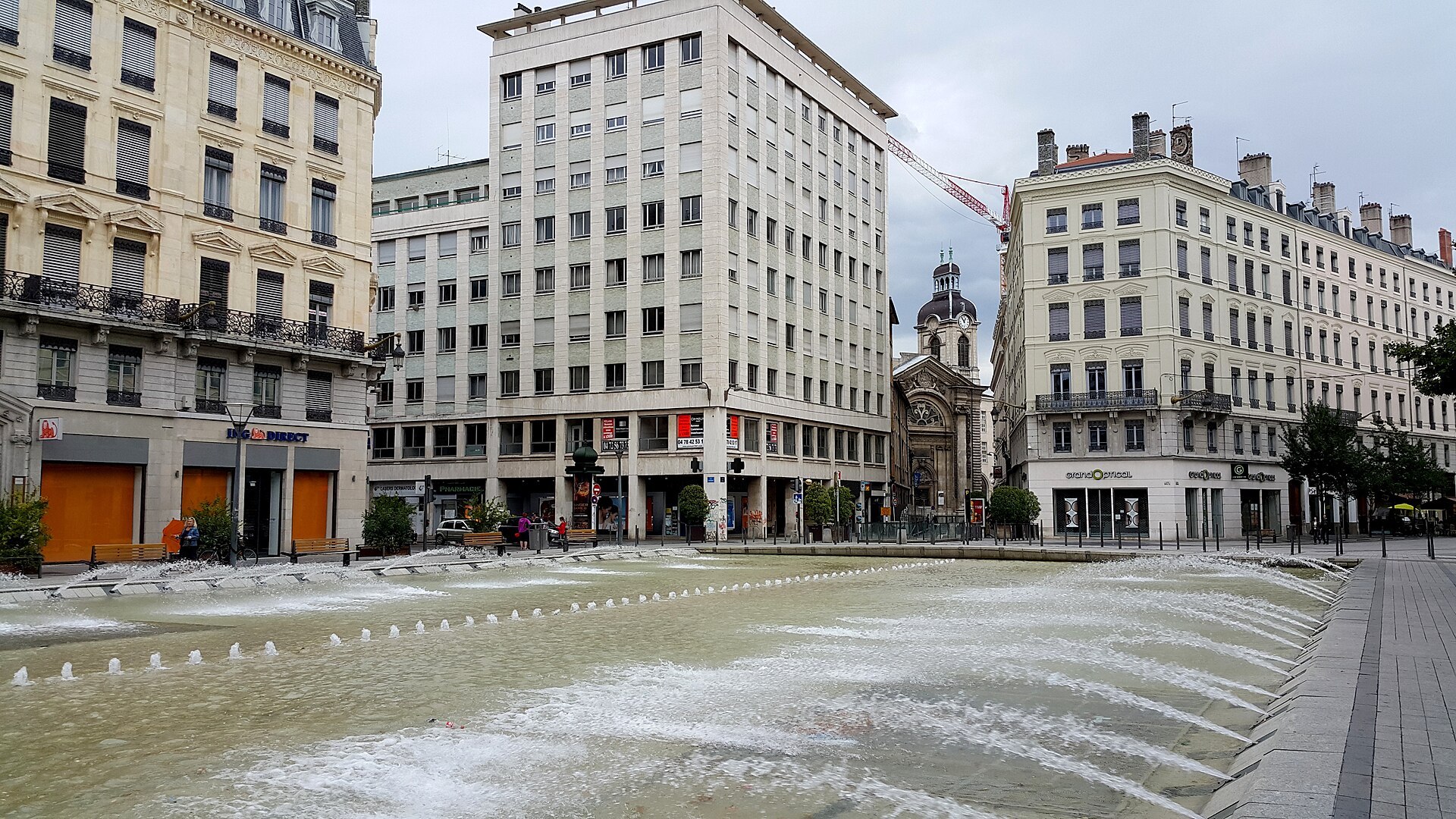 bassindelaplacedelarepublique lyon en2015