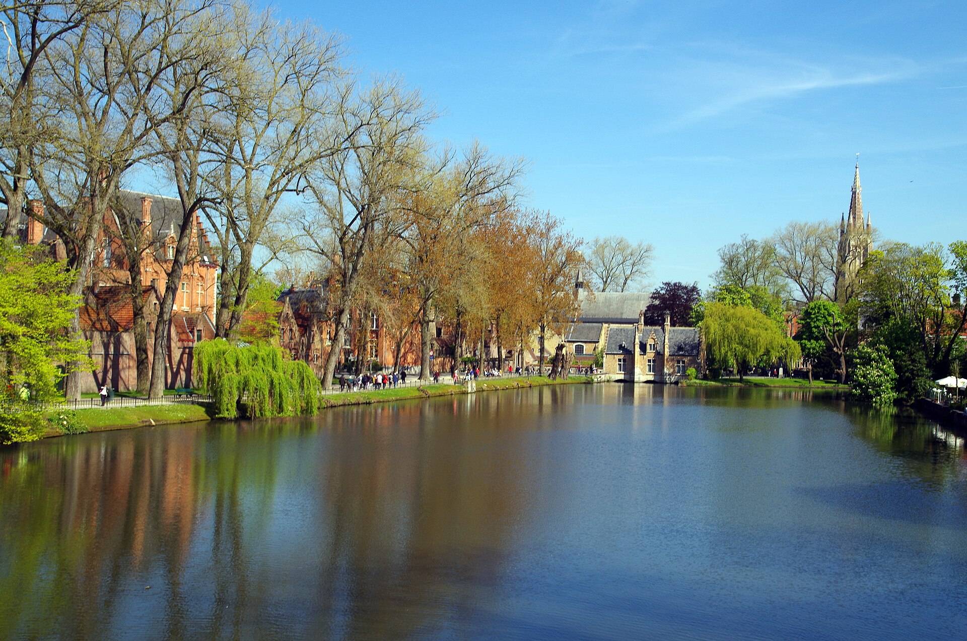 vista del lago minnewater di bruges
