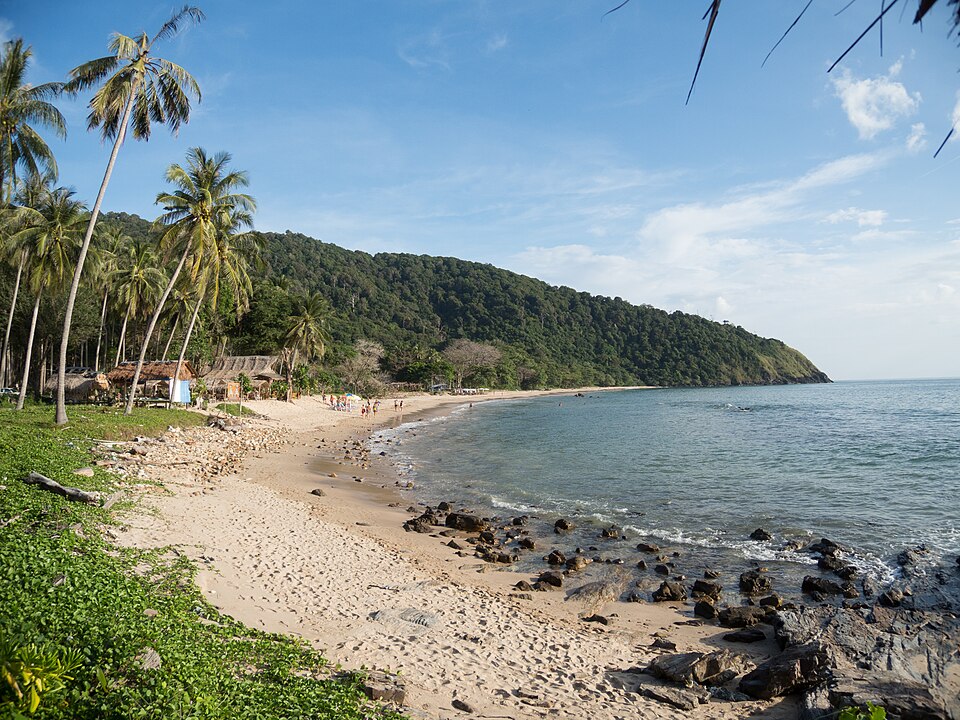 beach island ko lanta kantiang bay