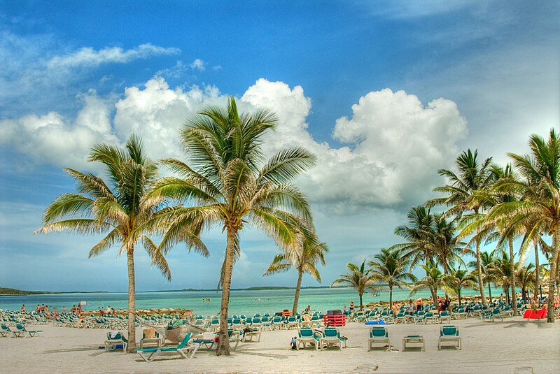 beaches in nassau bahamas