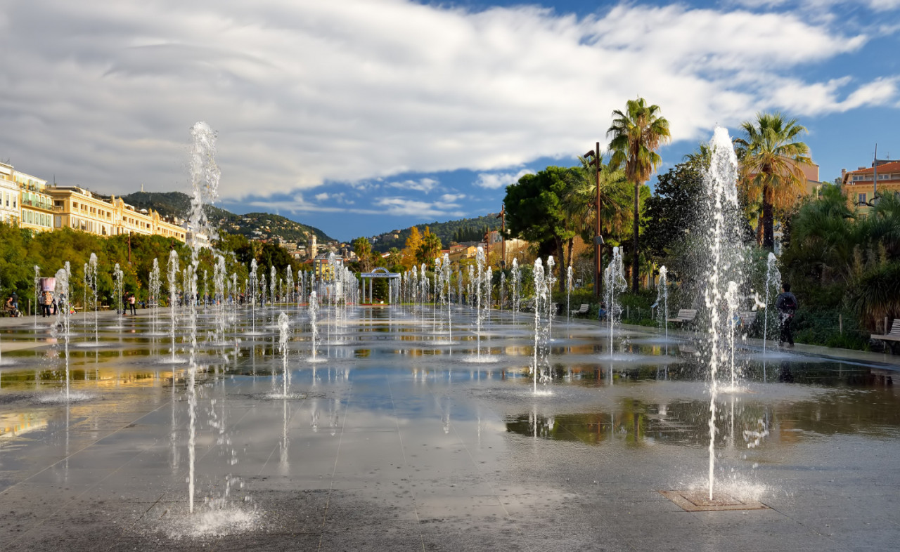 beautiful plane fountain la promenade du paillon park