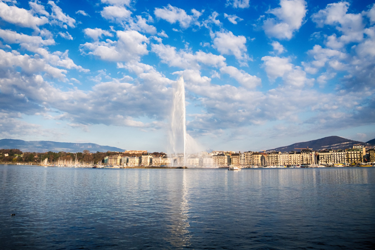 beautiful view historic geneva skyline with famous jet d eau fountain harbor district beautiful geneva switzerland