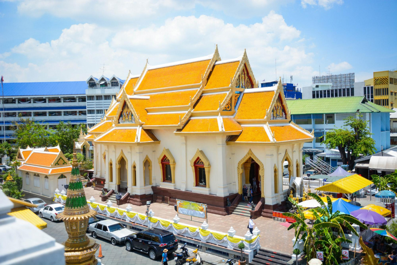beautiful view wat traimit temple located chinatown bangkok thailand