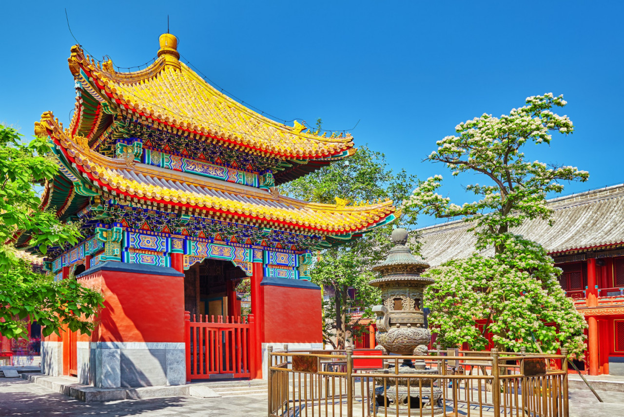 beautiful view yonghegong lama temple beijing