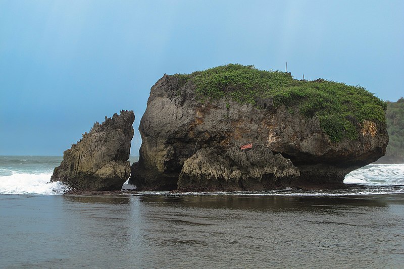 bebatuan di pantai kukup